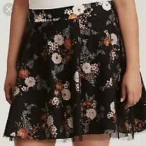 Torrid floral skater  skirt with tulle overlay sz 1xl (1) like new!